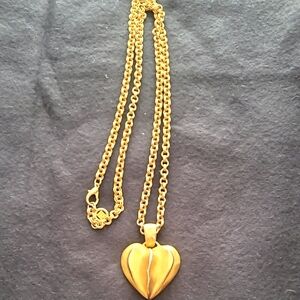 Gold Givenchy Pendant Necklace has lots of Tarnish and discolration